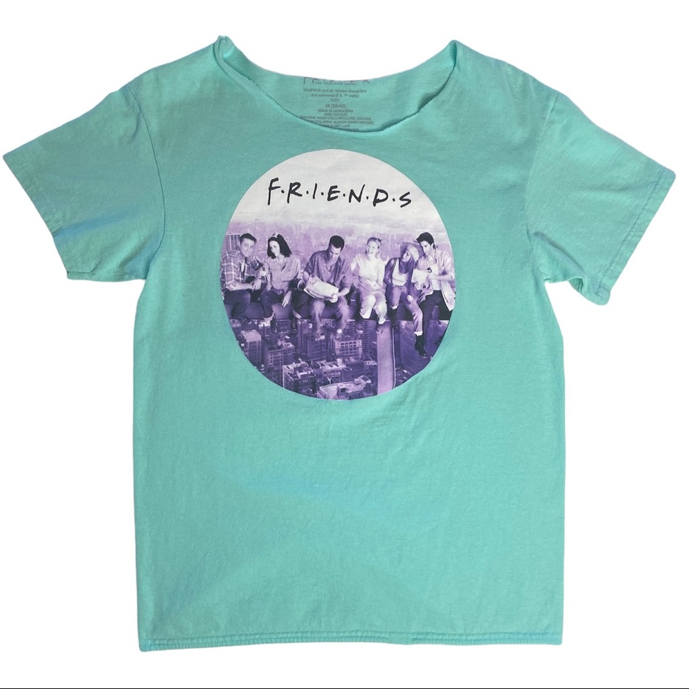 “FRIENDS” official T.V. show tee! ☕️💙🛋